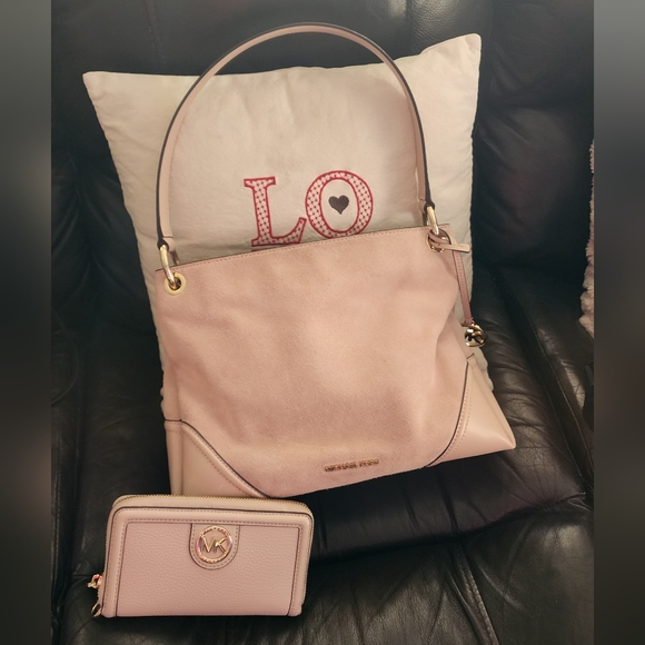 Michael Kors bag and wallet - Picture 1 of 8